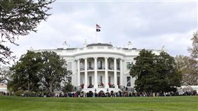 打包機密回家惹議  川普困獸欄怎拚2024美國前總統川普有意再拚大位，共和黨及他背書候選人在8日期中選舉表現如何，將決定深陷調查泥沼的川普是否有機會再次披上戰袍。圖為白宮外觀。中央社記者徐薇婷華盛頓攝  111年11月5日