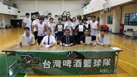 台酒要求球員簽切結書。（圖／台酒提供）