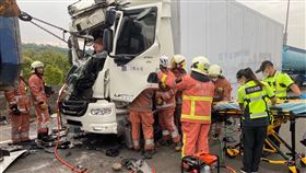 大卡車,追撞,西濱,（圖／翻攝自記者爆料網）