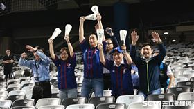 ▲台北市長蔣萬安視察台北大巨蛋，親自試坐看台座椅。（圖／記者劉彥池攝影）