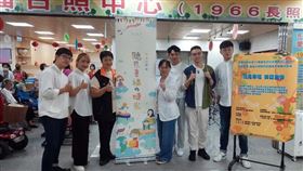 龍華科大志工團隊與「青彤樂坊」成員前進樂生療養院。（圖／龍華科大提供）