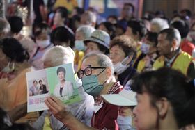 林志潔辦廟口唱談　林楚茵站台：這次選舉我最關心林志潔（業配勿用）