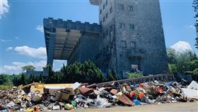 金山青年活動中心垃圾堆積（1）國民黨新北市議員白珮茹26日指原救國團金山青年活動中心被收回後未受到妥善管理，當地堆滿垃圾，知名地標「光復樓」已成蚊子館，求市府應重新活化善用。（白珮茹辦公室提供）中央社記者黃旭昇新北市傳真  112年10月26日