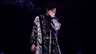 陳奕迅唱到一半淚崩　親曝眼睛散光看不到