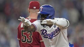 ▲美聯冠軍賽MVP賈西亞（Adolis Garcia）打回遊騎兵第2分。（圖／美聯社／達志影像）