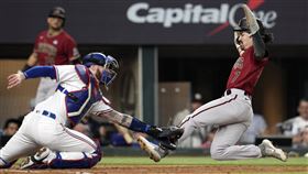 ▲台、美混血大物卡洛爾（Corbin Carroll）打回追平分、跑回超前分。（圖／美聯社／達志影像）