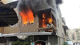 登革熱,噴藥,台南,火警,透天厝,引火,起火,全面燃燒