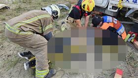 車禍,台南,新市,翻覆,小貨車,夾困,運將