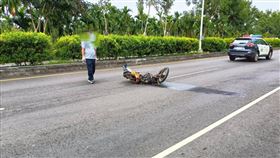  車禍,台一線,佳冬鄉,迴轉,機車,婦人,男駕駛,撞上