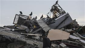 以色列狂轟，加薩幾乎斷聯、醫療援助難以運作（圖／美聯社／達志影像）