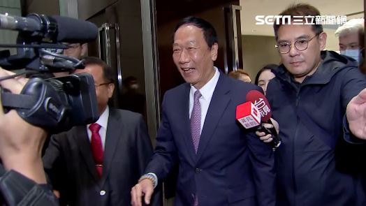 富士康被查神隱5天　郭台銘露面多新身分