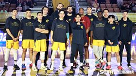 ▲T1開幕戰，新北中信特攻頒發冠軍戒，前洋將金恩也獲得冠軍戒。（圖／記者劉彥池攝影）