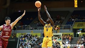 ▲T1開幕戰，新北中信特攻阿巴西外線跳投。（圖／記者劉彥池攝影）