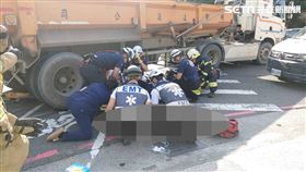 砂石車,車禍,新興區,高雄市,女騎士,無生命跡象