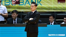 ▲T1開幕戰，台鋼獵鷹總教練劉孟竹。（圖／記者劉彥池攝影）