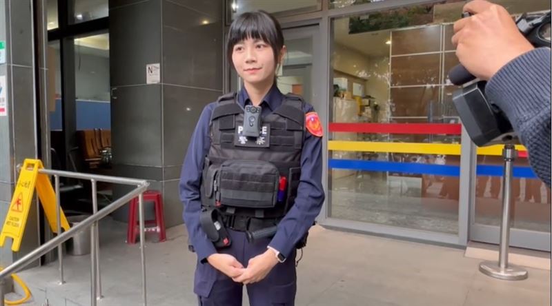 西門所女警陳力慈神似藝人吳怡霈。（圖／記者李依璇攝影）