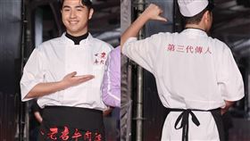 鹿希派直接穿「老唐牛肉麵」的師傅裝。（圖／記者楊澍、邱榮吉攝影）