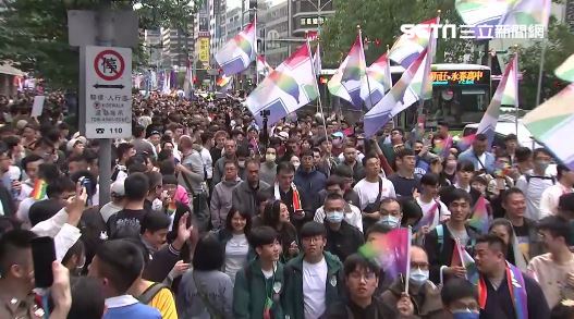 台灣同志遊行看見多元　17.6萬人同行