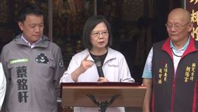 蔡英文草屯朝陽宮參香並贈匾