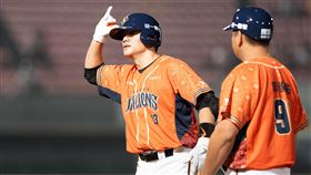 ▲統一獅陳鏞基今年40歲打出3成36打擊率好表現。（圖／統一獅球團提供）