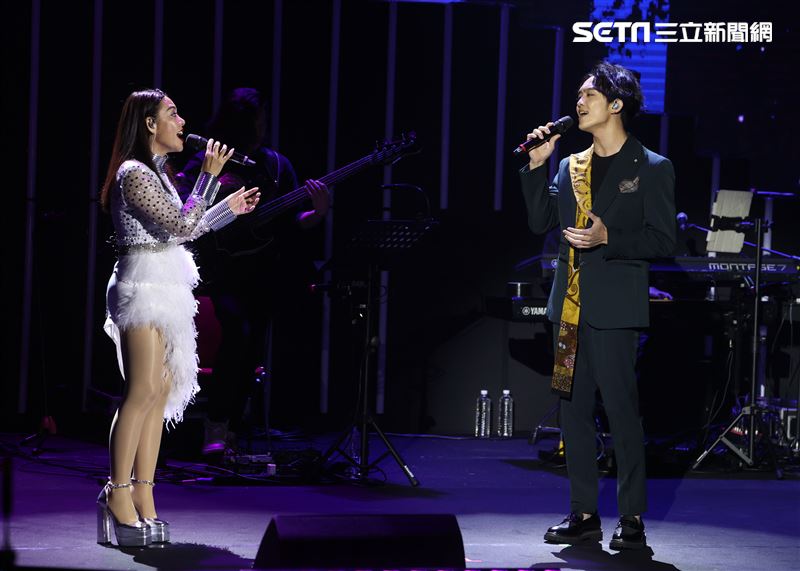 SAYA張惠春演唱會與郭忠祐牽手合唱〈你最珍貴〉。（圖／記者邱榮吉攝影）