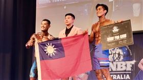 ▲健身網紅羅承軒在世界自然健美聯合會澳洲站拿下職業卡。（圖／羅承軒提供）