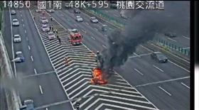 國道巡邏車起火。（圖／翻攝畫面）