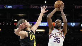 ▲杜蘭特（Kevin Durant）攻下全場最高26分，太陽本季主場首秀贏球。（圖／美聯社／達志影像）