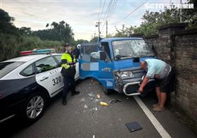 偷車遇警攔查心虛衝撞　2警受傷送醫(圖/翻攝畫面)
