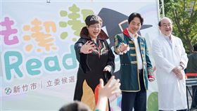 民進黨主席暨總統參選人賴清德今（29）日下午出席新竹立委參選人林志潔舉辦的「魔法潔潔Ready Go萬聖節親子活動」，並以一身王子裝扮亮相出場。（圖／賴清德競選辧公室提供)