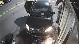 車禍,仁武,闖紅燈,車禍,逃逸移工