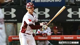 ▲中華職棒34年季後挑戰賽，樂天桃猿林承飛敲安送回廖健富，幫助球隊先馳得點。（圖／記者劉彥池攝影）