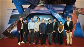 麗寶集團董事長吳寶田與八位決選藝術家合照。（圖／麗寶文化藝術基金會提供）