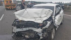 國三苗栗南下小客車開輔助駕駛撞緩撞車。（圖／民眾提供）