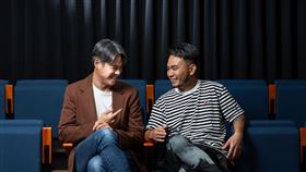 吳定謙(左)與楊大正一同合作《人間條件八-凡人歌》（圖／鏡電視提供）