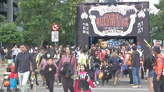 「群魔」狂歡！桃園萬聖城變裝遊行超吸睛