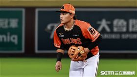 ▲中華職棒34年季後挑戰賽，統一獅二壘手黃勇傳。（圖／記者劉彥池攝影）