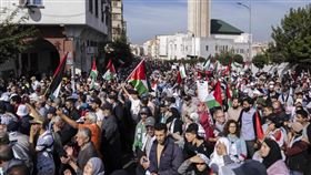 摩洛哥群眾上街遊行　逾萬人力挺巴勒斯坦（圖／美聯社／達志影像）