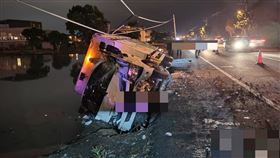 宜蘭,三星,垃圾車,資源回收車,自撞,電線桿,