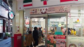 台南龍崎小七試營運人氣旺台南市龍崎區公所媒合統一集團7-ELEVEN進駐舊公有市場，30日下午開始試營運，吸引不少民眾前往消費。中央社記者楊思瑞攝  112年10月30日