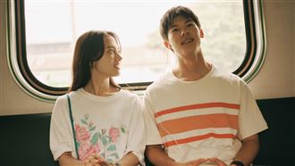 許光漢姊弟戀曝光！超甜蜜合照外洩