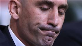 西班牙足協前主席強吻女球員嘴 遭FIFA停權3年。（圖／美聯社／達志影像）