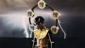 黃偉晉變裝成鬼滅之刃中的上弦肆「半天狗」憎珀天。（圖／翻攝自IG)