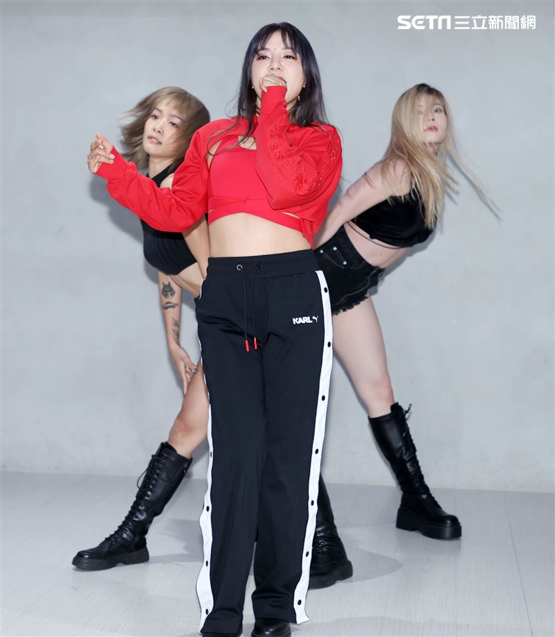 丁噹演唱會練舞彩排。（記者邱榮吉/攝影）