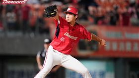 ▲味全龍把今年選秀會選進的張景淯放進台灣大賽名單。（圖／翻攝自味全龍Dragons官方粉絲專頁）