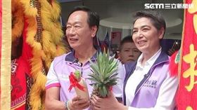 ▲郭台銘賴佩霞到板橋阿銘之友會連署站加油打氣（圖／記者陳怡潔攝影）