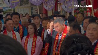 宜蘭同框互動冷！侯致詞　柯頻皺眉、摸頭