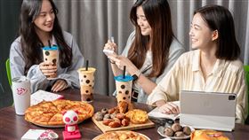 foodpanda聯手必勝客、頂呱呱、珍煮丹、麻古茶坊等精選品牌，滿額疊加優惠5折起。（圖／外送平台提供）