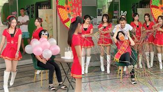 鳳梨媽生日！6樂儀辣妹放炮慶生　他告白