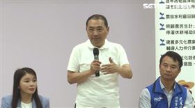 ▲侯友宜參訪虎尾鎮農會花生加工廠及與農民有約